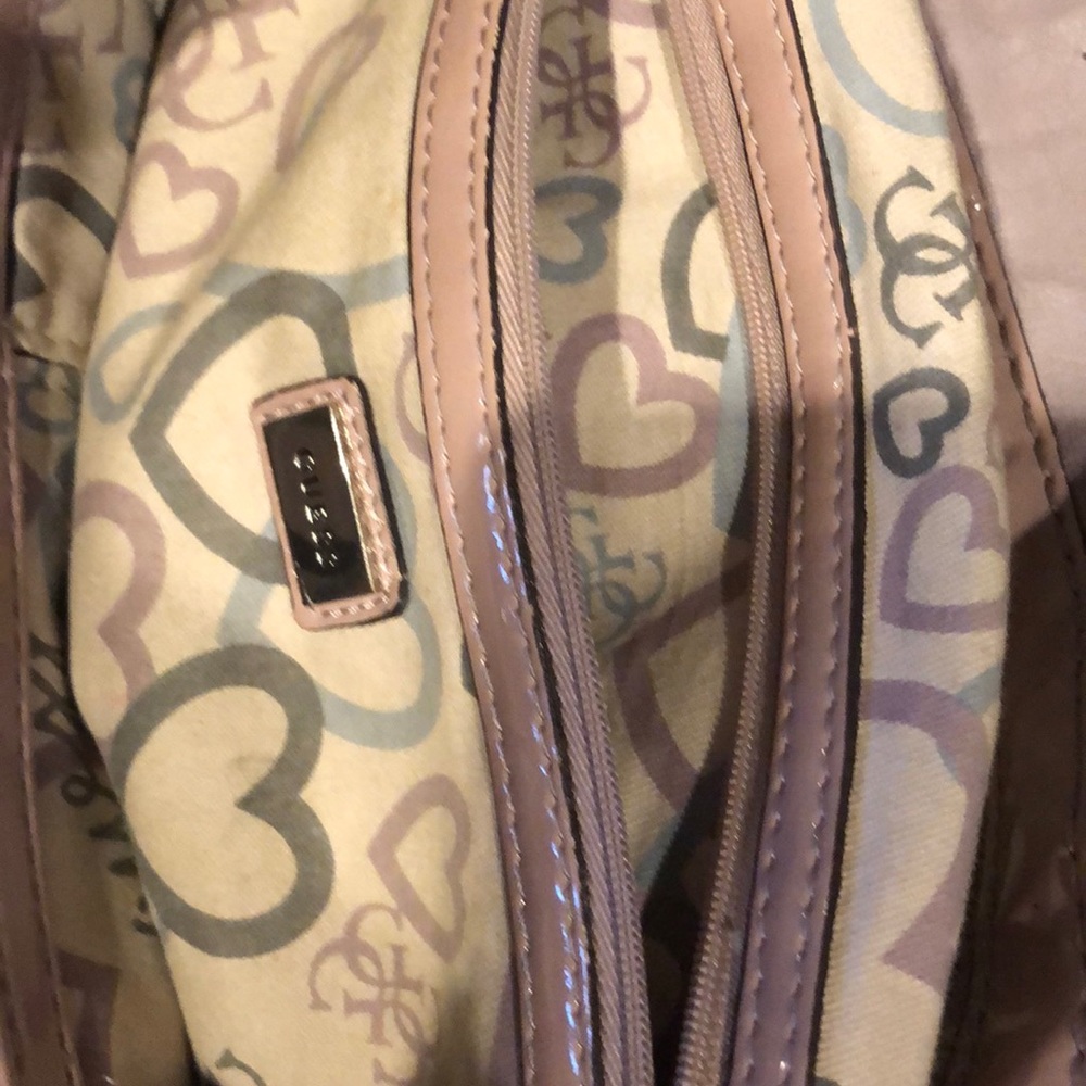 🔥GUESS HANDBAG🔥 - Picture 6 of 8
